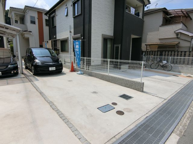 原町戸建の駐車場