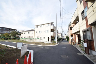 【前面道路含む現地写真】
