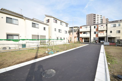 【前面道路含む現地写真】 | MLH藤沢５棟（NO.5）-建築条件無し売地（土地） | 現地完成しました！開発道路も入った綺麗な分譲地です！条件無しの売地のため、ご自宅にはもちろん、容積率も200％あるため、事務所やご商売にも最適です☆