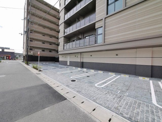 幸court　nara　sanjoの駐車場|駐車場に車を止められます