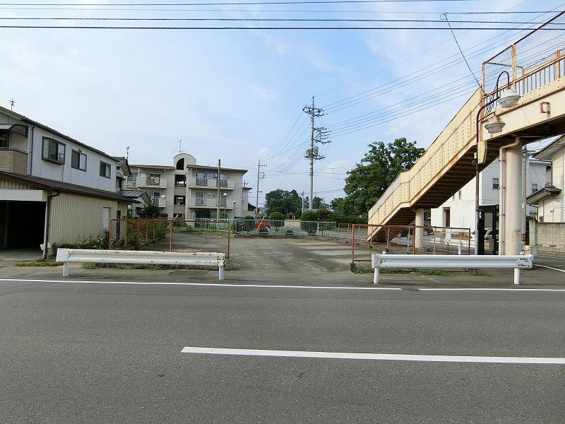 高崎市岩鼻町　売地の前面道路含む現地写真