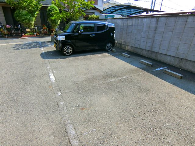 エトワール北野田の駐車場