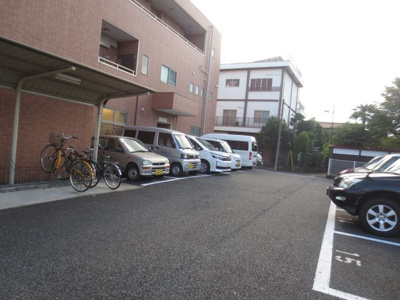 【外観】 | ジュナラル駐車場