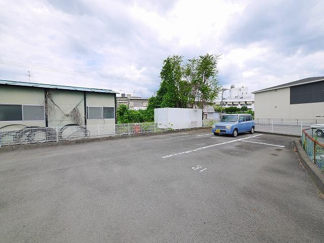 グリーンライフ平城Eの駐車場
