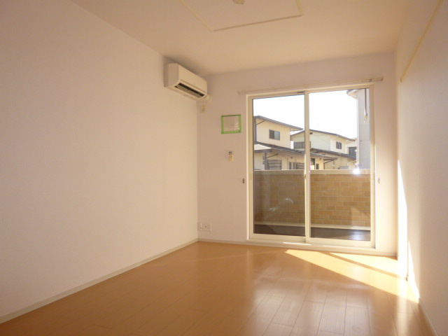 サニーパレスの居間・リビング|洋室