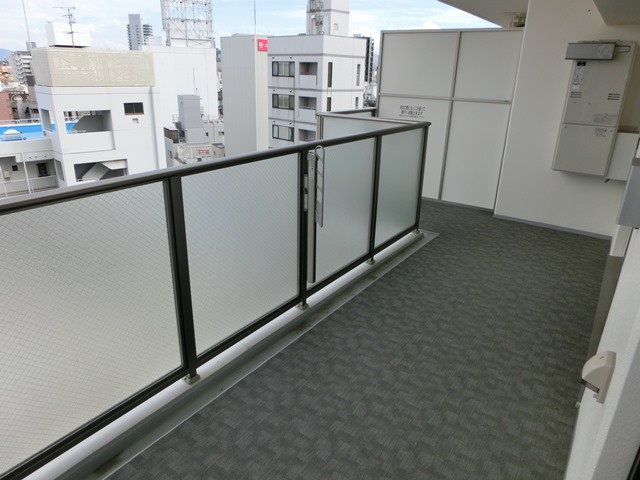 大阪市淀川区十三本町２丁目の賃貸マンションのバルコニー