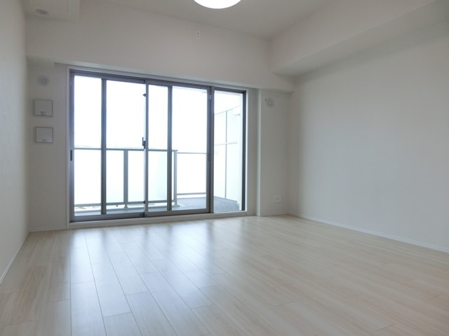 大阪市淀川区十三本町２丁目の賃貸マンションの居間・リビング