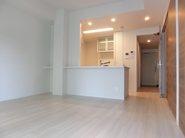 大阪市淀川区十三本町２丁目の賃貸マンションの居間・リビング