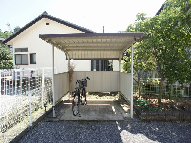 【その他共用部分】 | シルフィード | 屋根付きの駐輪場が付いています♪