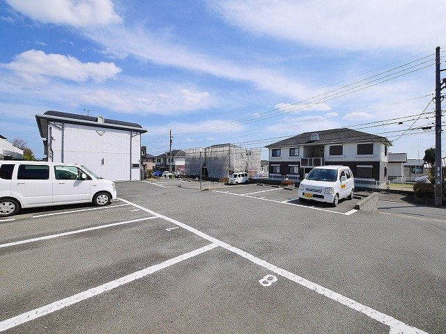 フラッグスタッフハイツBの駐車場
