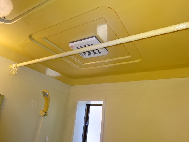 エステート中庄の浴室|浴室換気扇・窓