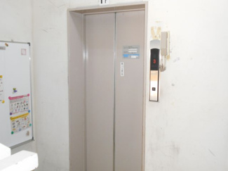 【エントランス】 | エレベーター付
