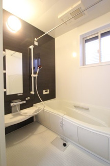 【浴室】 | ＹＭＮ西茂呂貸住宅 | 浴室乾燥機＆追い焚き付きの一坪バス！