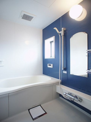 【浴室】 | メゾン・ボヌールＥ | 換気できる窓、追い焚き機能付きです♪