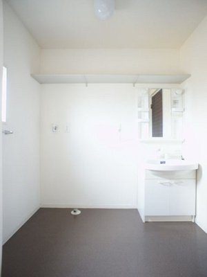 【独立洗面台】 | メゾン・ボヌールＥ | 忙しい朝も安心洗髪洗面化粧台☆洗濯機置き場もあります♪