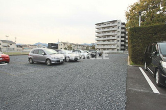 【駐車場】 | メゾンドコンソルテ | 駐車場があるので、車を買う予定の方も安心です
