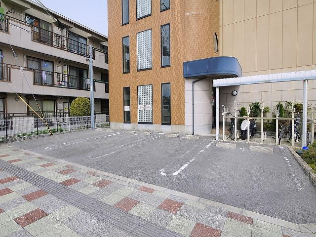 ウエストスクエアの駐車場|駐車場完備です