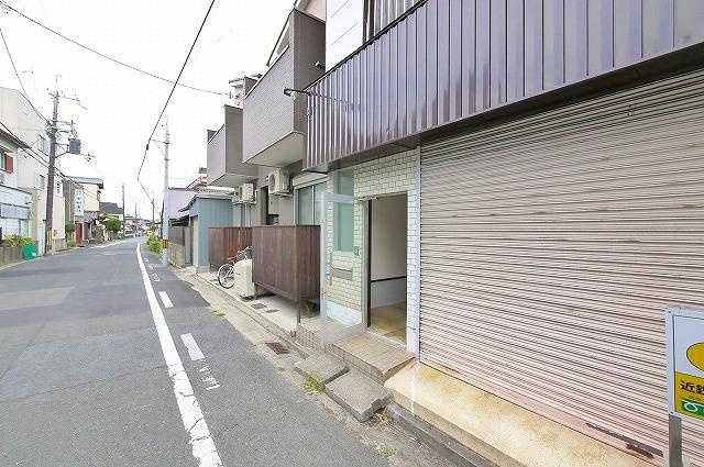 小松原一戸建のエントランス