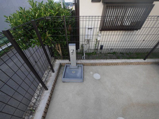 【エントランス】 | エントランスと庭に散水栓つきです