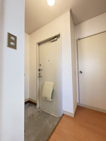 フレグランス　B棟の玄関
