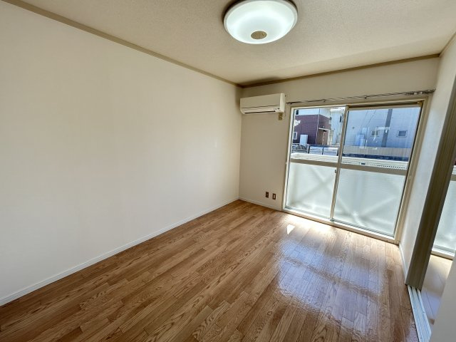 フレグランス　B棟の居間・リビング|イメージ106号室の写真（反転あり）