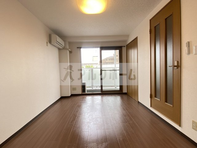 トレイズ2の居間・リビング|トレイズ2（藤井寺）　居室