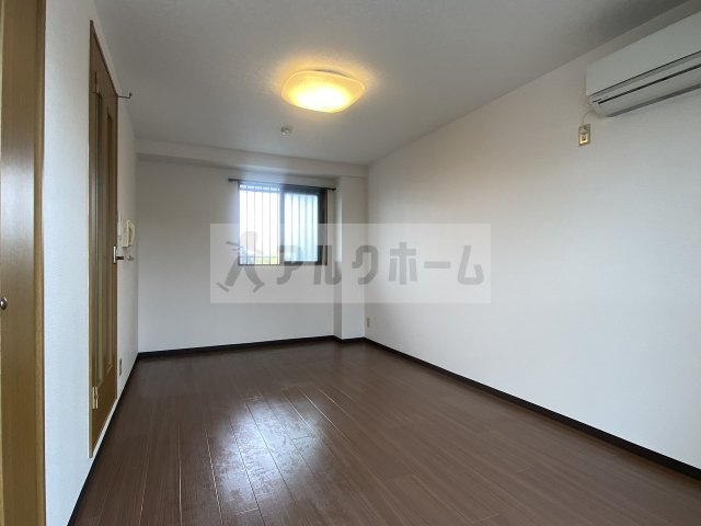 トレイズ2の居間・リビング|トレイズ2（藤井寺）　居室