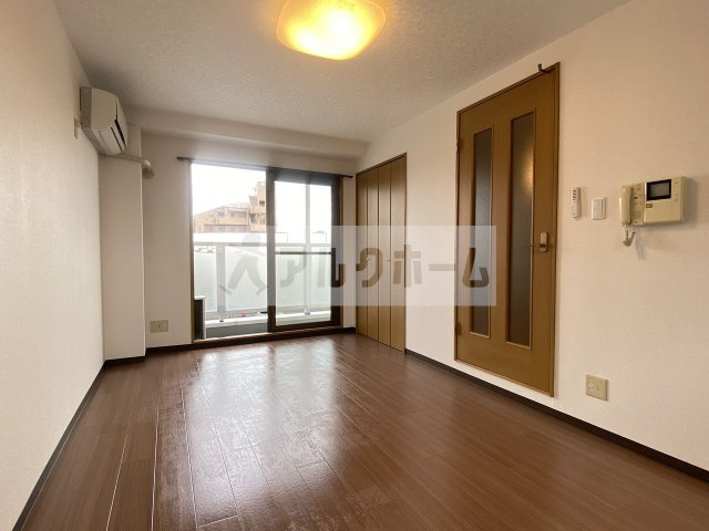 トレイズ2の居間・リビング|トレイズ2（藤井寺）　居室