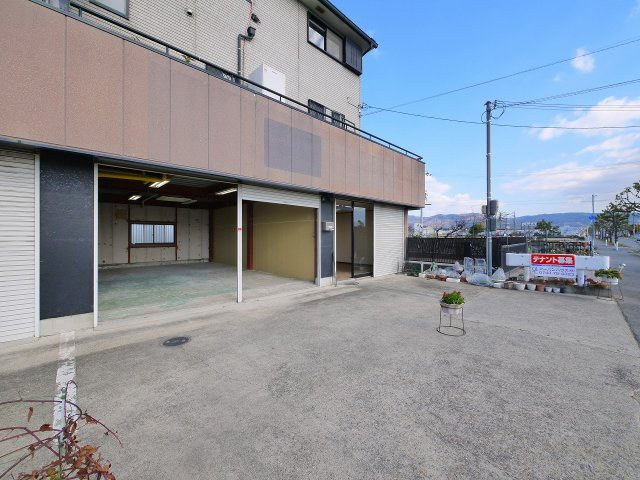 東九条事務所倉庫の駐車場
