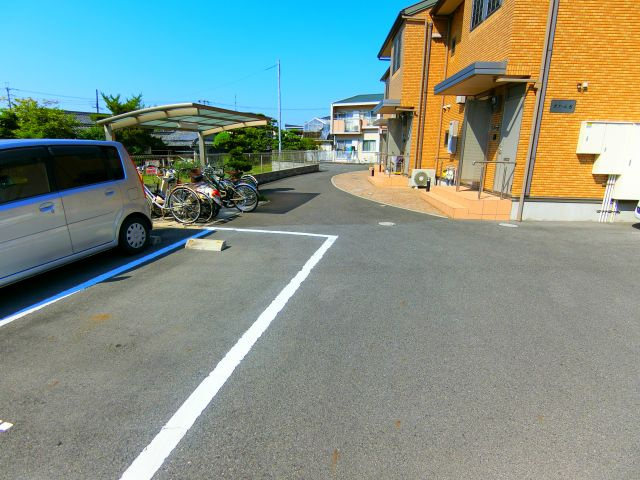 ボナールA棟の駐車場