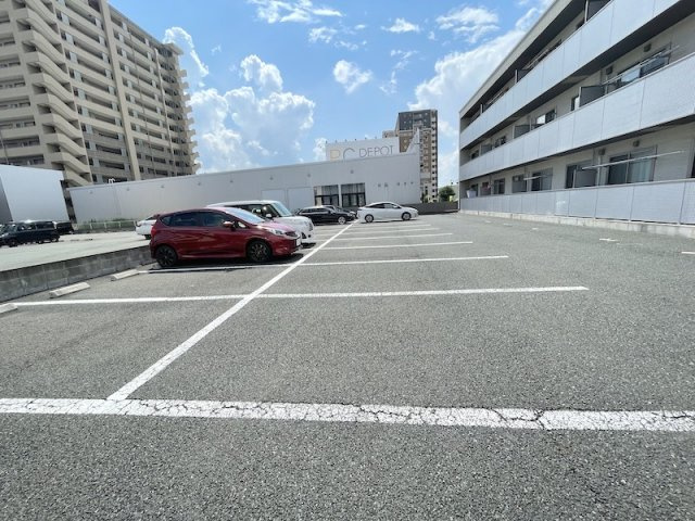 メゾンマスト盛南Ⅱの駐車場