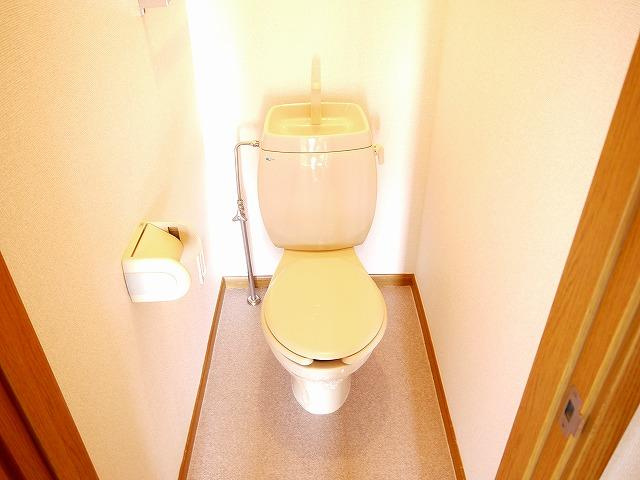 エトワールのトイレ|落ち着いた色調のトイレです