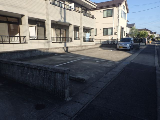 パークヒル新知の駐車場