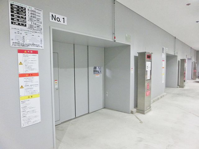 大阪ひびきの街・ザ・サンクタスタワーの駐車場