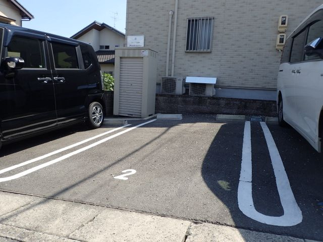 フランシール朝倉の駐車場