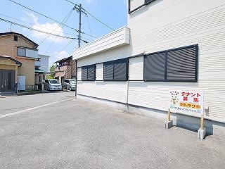 野垣内町店舗の駐車場