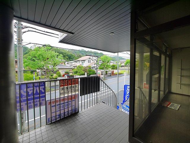 東生駒ツインビル1号館のエントランス|清潔なエントランスです
