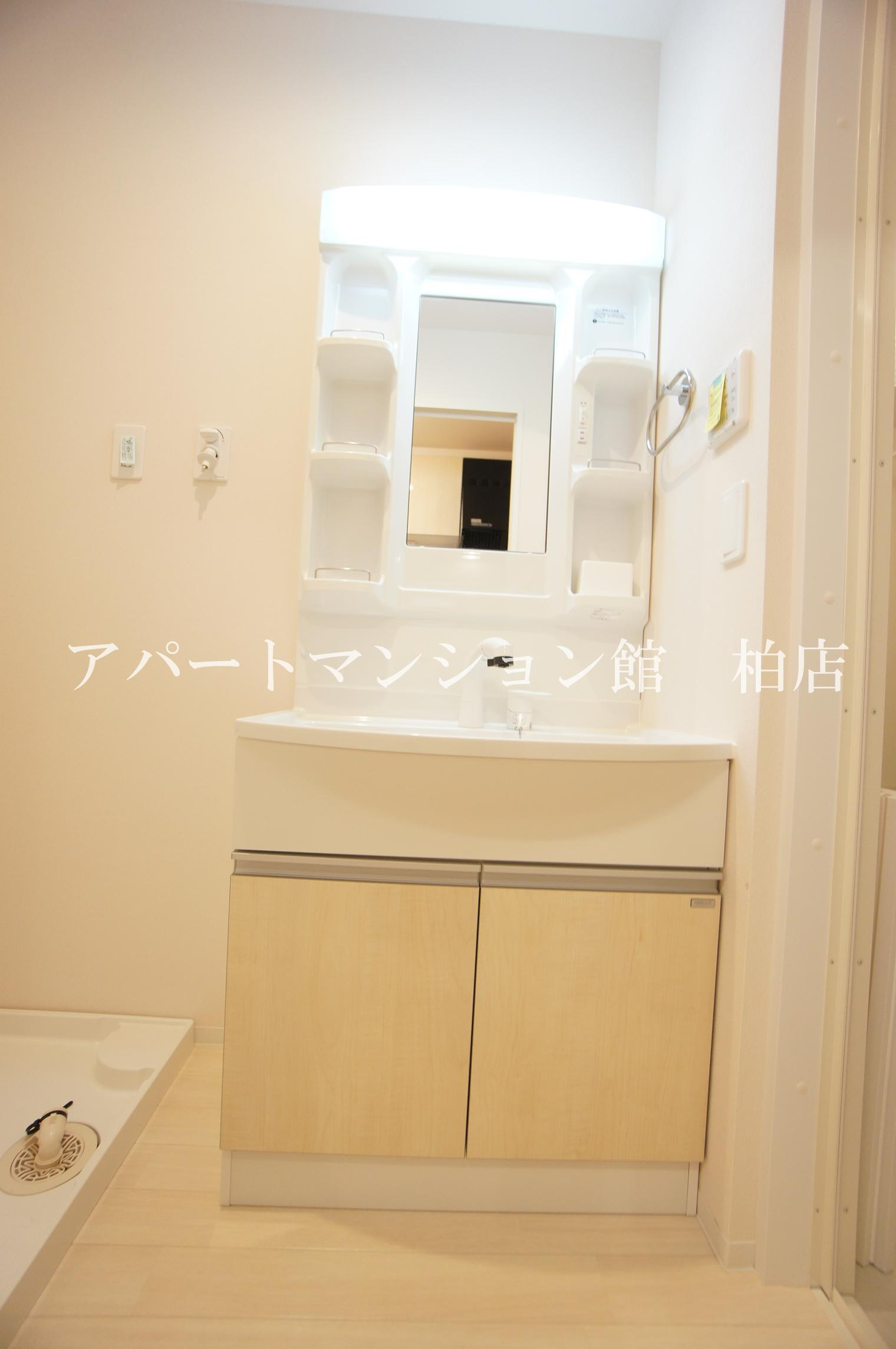 Racineの独立洗面台