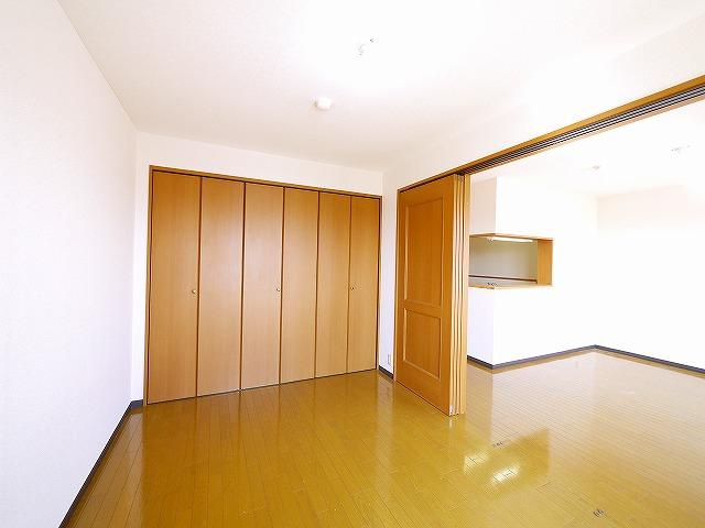 セピアコート（三条大路）の洋室|ゆったりした洋室です