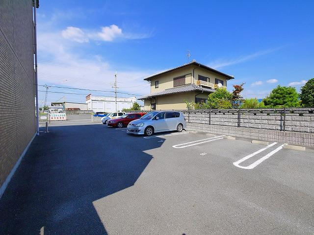 セピアコート（三条大路）の駐車場|駐車場完備です