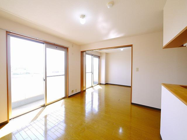 セピアコート（三条大路）の居間・リビング|ゆったり過ごせるリビングです