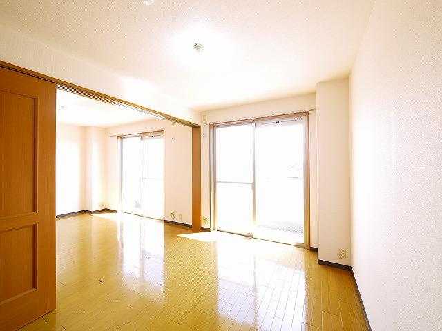 セピアコート（三条大路）の洋室|ゆったりした洋室です