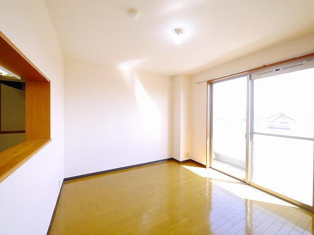 セピアコート（三条大路）の居間・リビング|ゆったりとした居間です