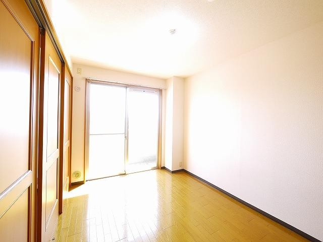 セピアコート（三条大路）の洋室|ゆったりした洋室です