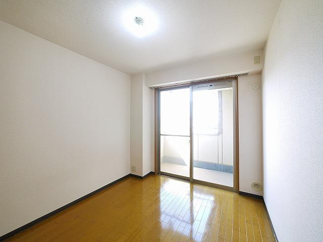 セピアコート（三条大路）の寝室|広くて明るい寝室