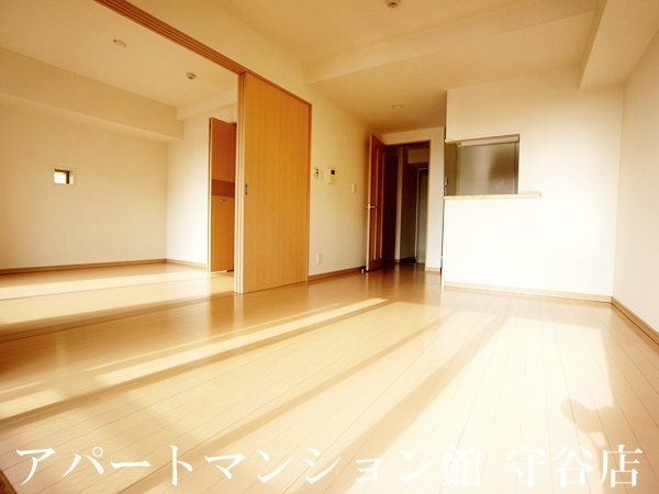 STATION TOWER TOYOSHIMAの居間・リビング