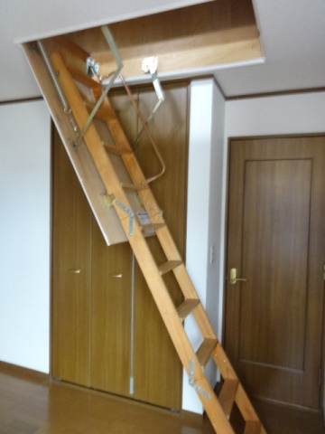 上門邸のその他|グルニエへの階段