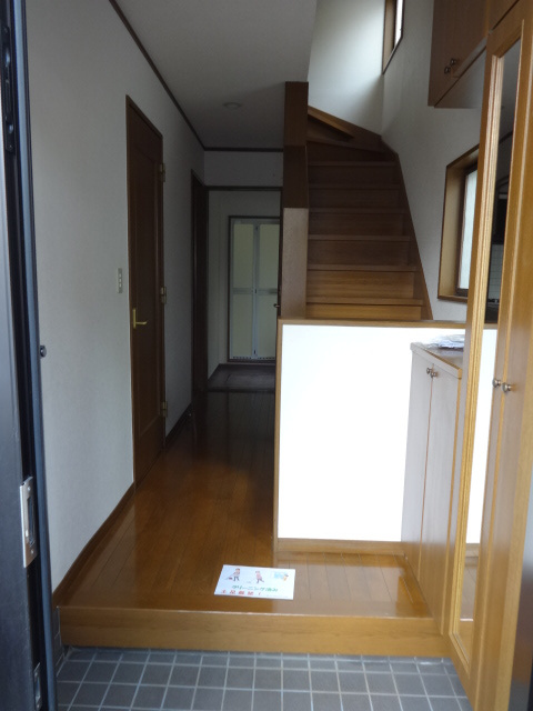 上門邸の玄関