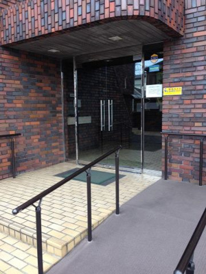 【エントランス】 | コーラル磯子 | JR京浜東北線「根岸」駅バス18分「滝頭地域ケアプラザ前」停歩1分！