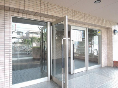 【エントランス】 | コスモ川崎京町 | JR南武線「川崎新町」駅徒歩7分・京急本線「八丁畷」駅徒歩12分と2路線2駅利用可能！